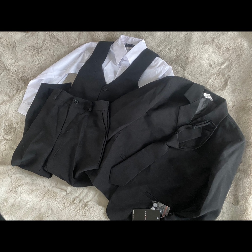 Boys size 7 tux suit
